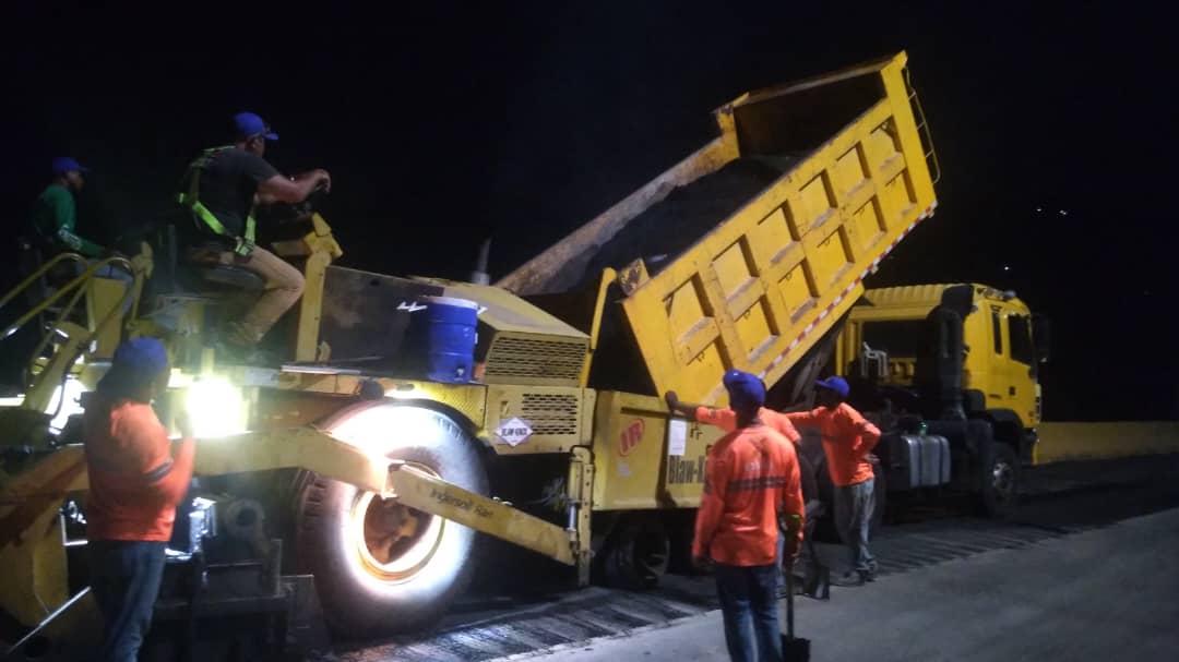 120 toneladas de asfalto colocó Envial en el Km 27 de la Autopista Regional del Centro