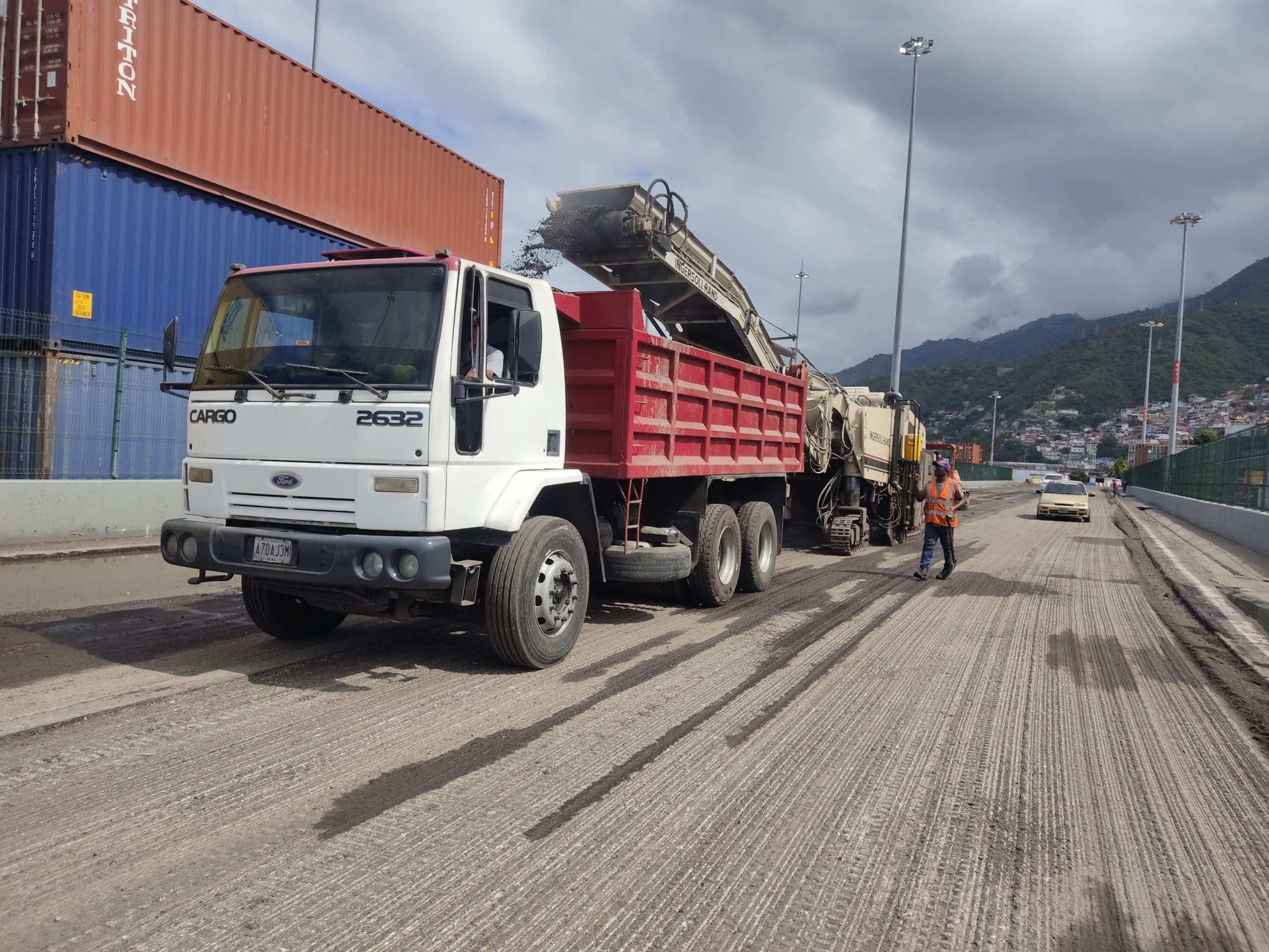 Plan de Asfaltado avanza en el Puerto Internacional de La Guaira