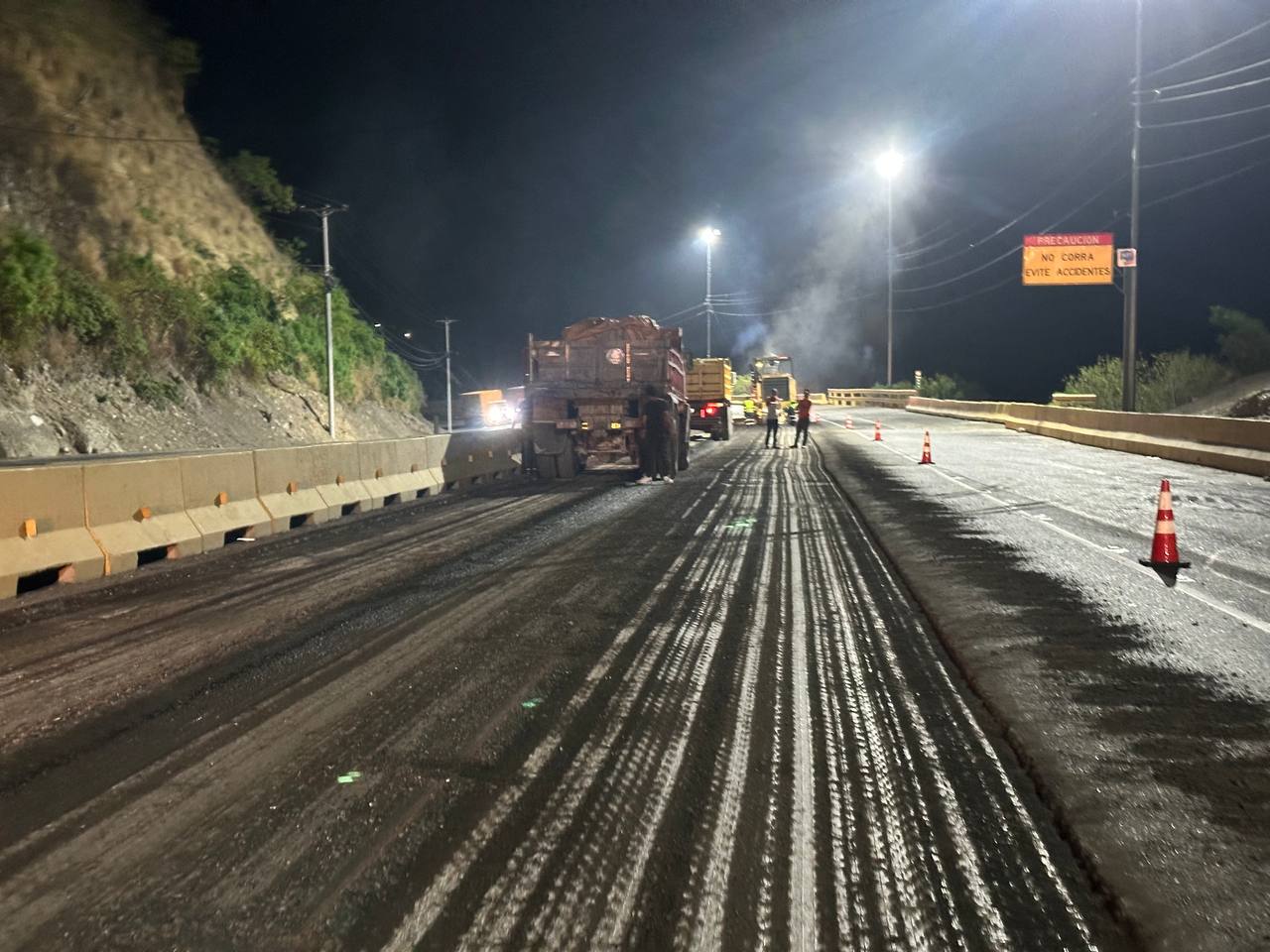 Más de 5700 toneladas de asfalto se contabilizan en la Autopista Caracas-La Guaira