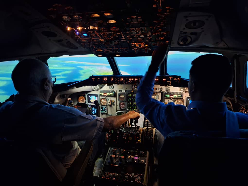Pilotos de Aeropostal efectuaron entrenamiento en simulador de vuelo